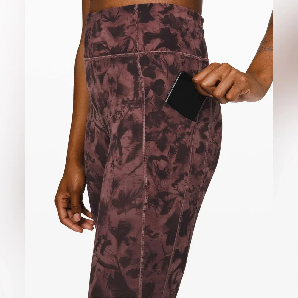 Lululemon Time To Sweat Crop in Mini Dusk Floral Antique Bark Black (Size:10)